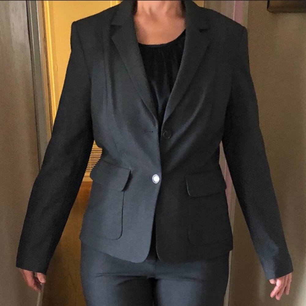 Pants suit